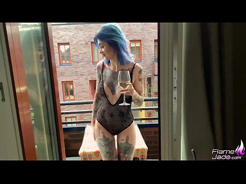 ❤️ 巨大的女孩在開闊的天空下猛吸一口，熱情地做愛 ❤️❌ 蕩婦 在我們